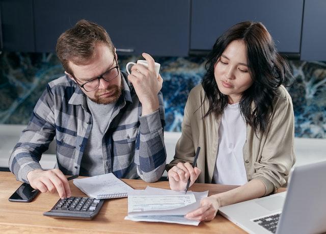 cara membuat invoice secara otomatis